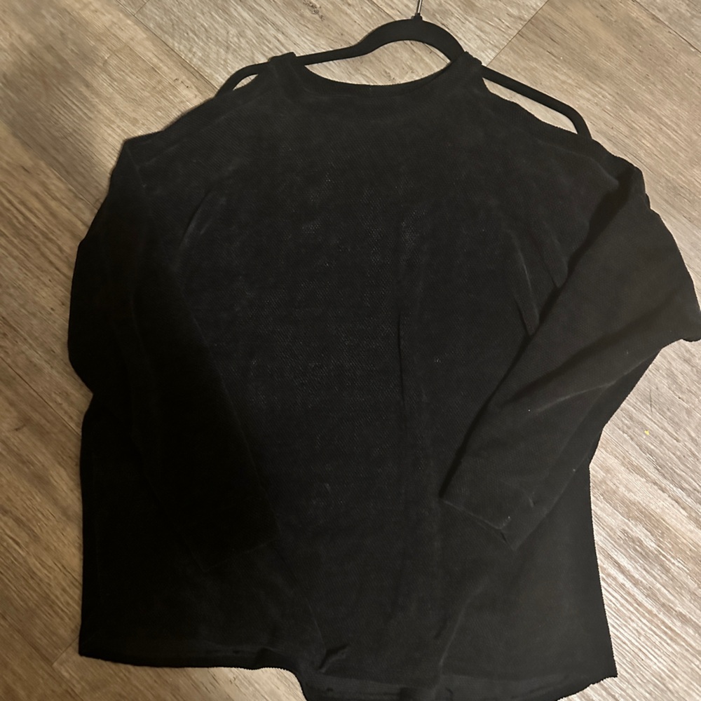 96 poly and 4 spandex long sleeve cold shoulder top60